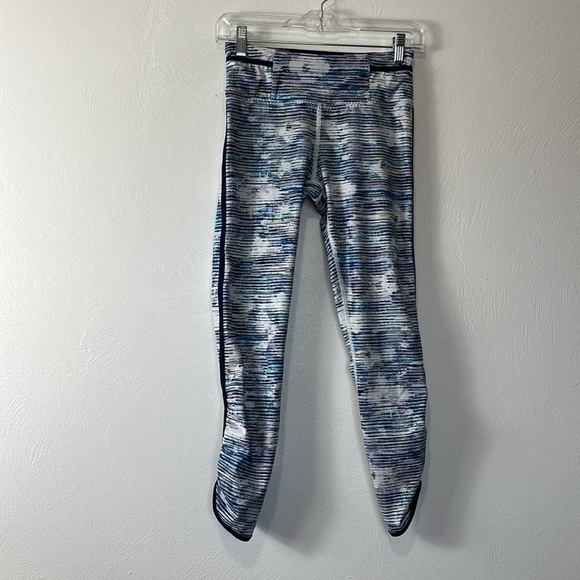 Lululemon Real Quick Tights in Blurry Belle Multi Blue  Women's 4 Ankle Crop 24" - Picture 13 of 15